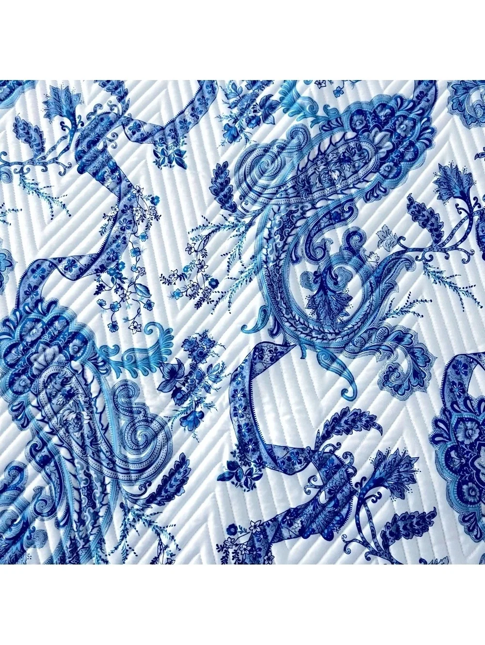 ETRO Home Loures Queen Quilted Bedspread, Paisley White & Blue, New with Tag